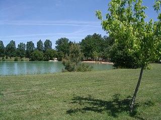 Le chene du lac <br />
<b>Warning</b>:  Undefined variable $ortausgabe in <b>/home/www/camping-book/france/gastgeber/suchedetails.php</b> on line <b>110</b><br />
 Gironde Bild 1