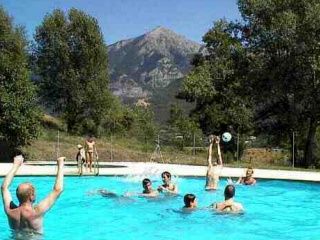 Les cariamas <br />
<b>Warning</b>:  Undefined variable $ortausgabe in <b>/home/www/camping-book/france/gastgeber/suchedetails.php</b> on line <b>212</b><br />
 Hautes-alpes Bild 2
