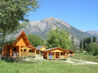 Les cariamas <br />
<b>Warning</b>:  Undefined variable $ortausgabe in <b>/home/www/camping-book/france/gastgeber/suchedetails.php</b> on line <b>110</b><br />
 Hautes-alpes Bild 1
