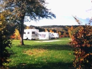 les grebes du lac de marcenay <br />
<b>Warning</b>:  Undefined variable $ortausgabe in <b>/home/www/camping-book/france/gastgeber/suchedetails.php</b> on line <b>212</b><br />
 Bourgogne Bild 2